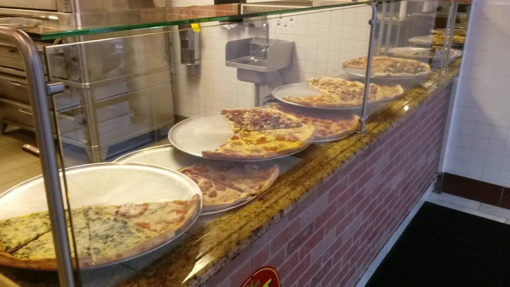 Pizza Di Famiglia | restaurant | 2242 S Kinnickinnic Ave, Milwaukee, WI 53207, USA | 4149880001 OR +1 414-988-0001
