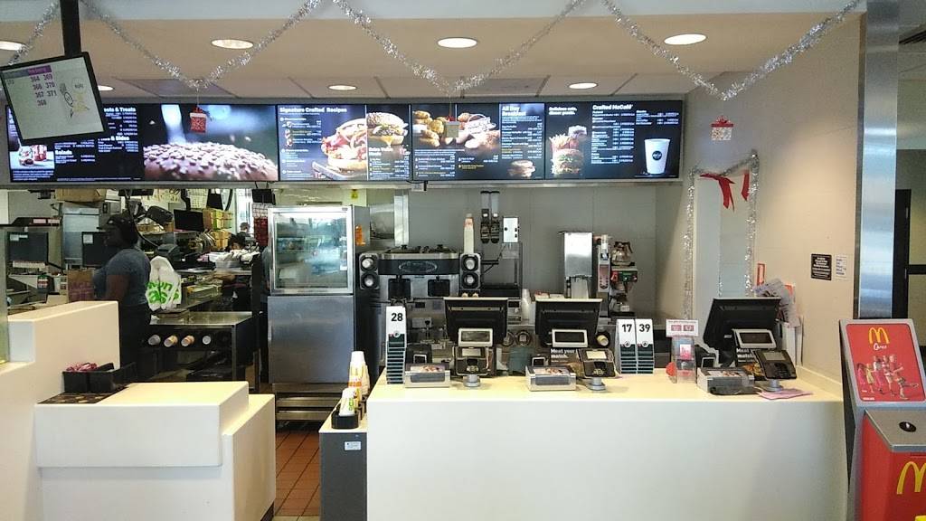 McDonalds | cafe | 17800 Ben Hill Griffin Pkwy, Fort Myers, FL 33913, USA | 2393379425 OR +1 239-337-9425