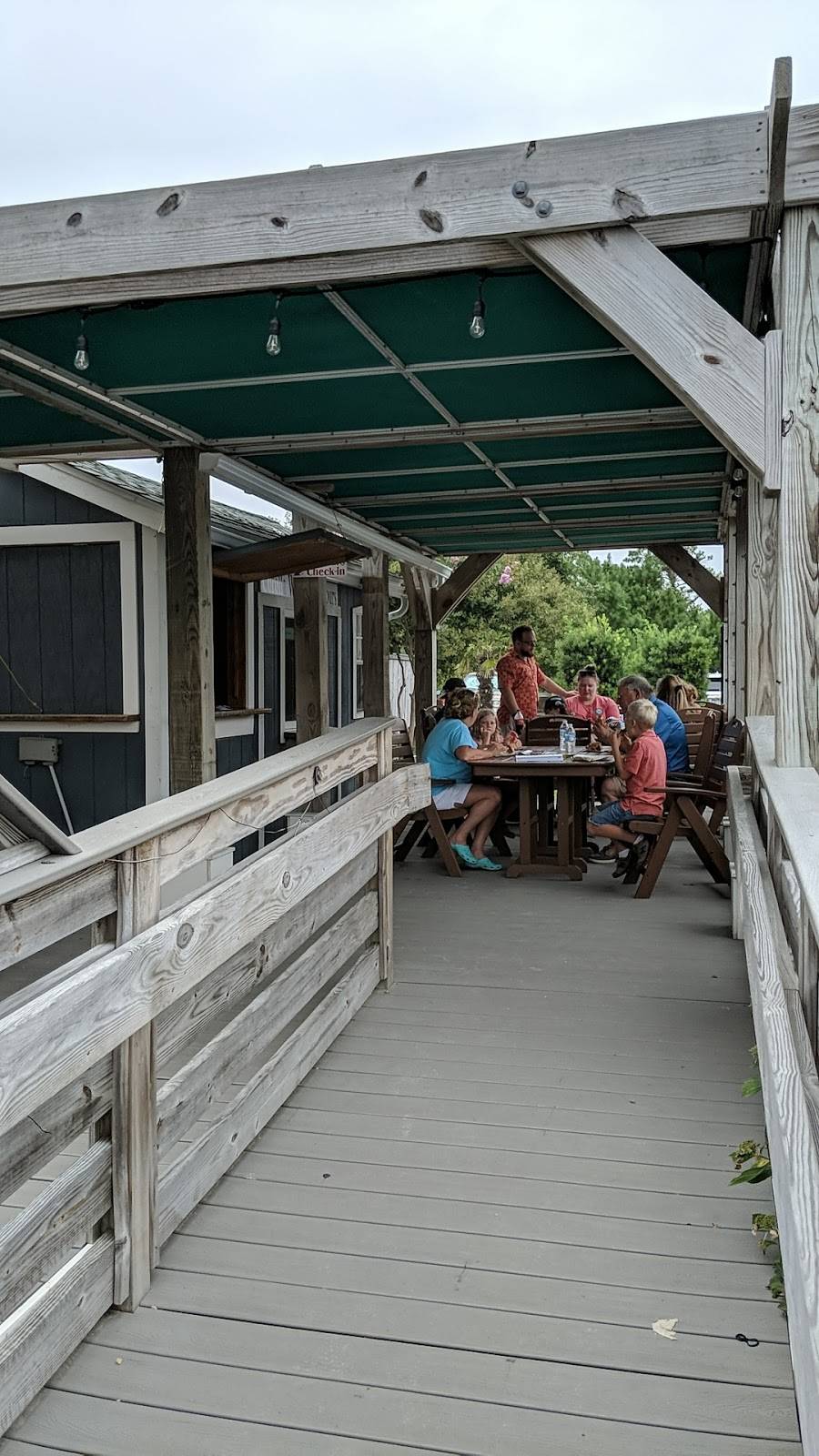 Pasquales Pizza and Pub | restaurant | 1210 Ocean Trail, Corolla, NC 27927, USA | 2524536111 OR +1 252-453-6111