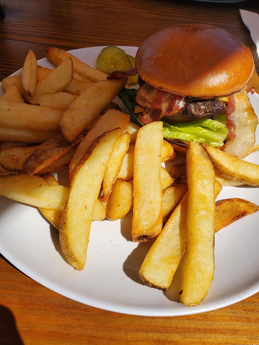 Pier 16 | restaurant | 1601 Inlet Ave, Tybee Island, GA 31328, USA | 9124724326 OR +1 912-472-4326