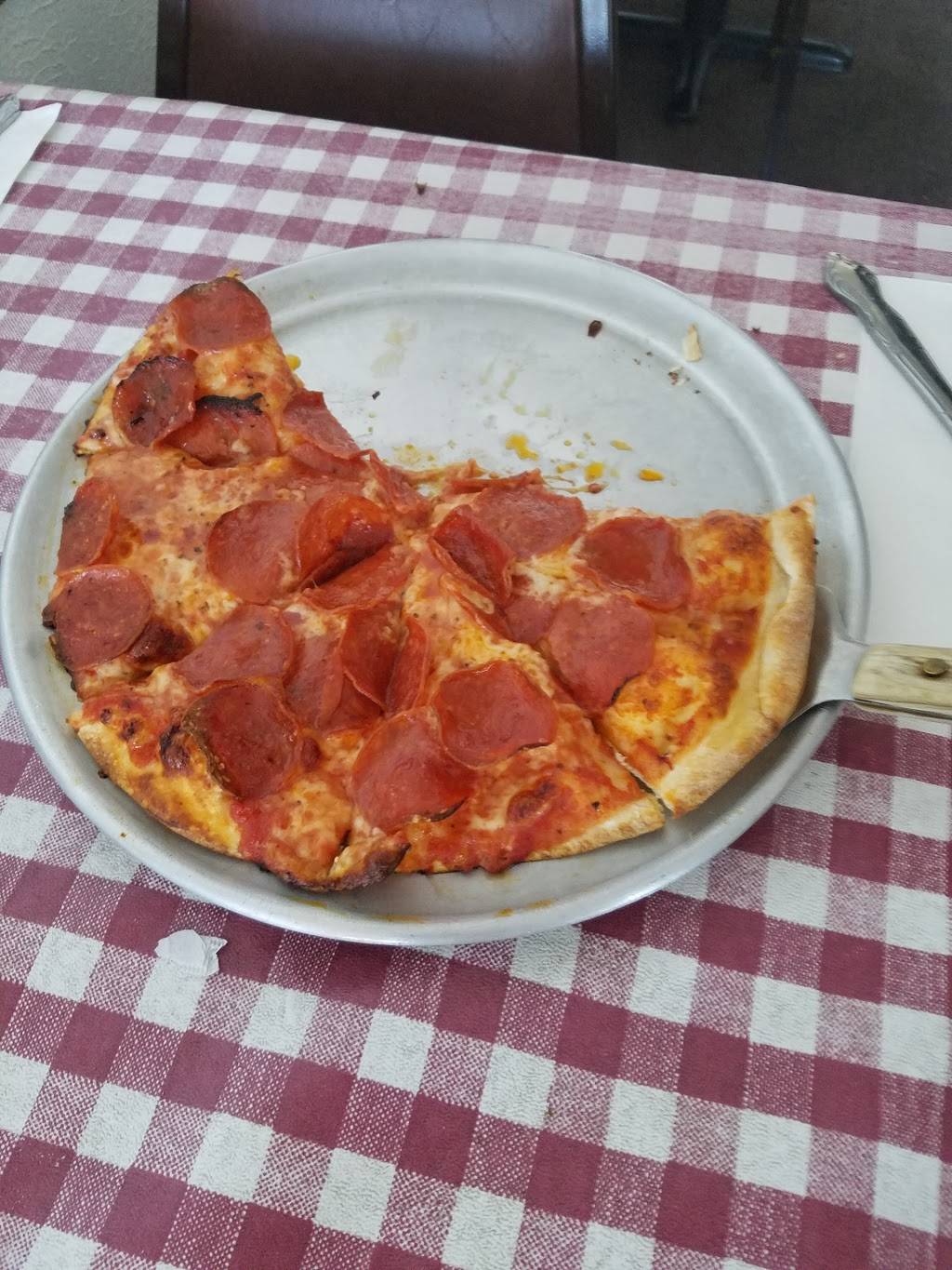 Serafinis Pizzeria | restaurant | 2414 E Bridge St, Brighton, CO 80601, USA | 3036595233 OR +1 303-659-5233