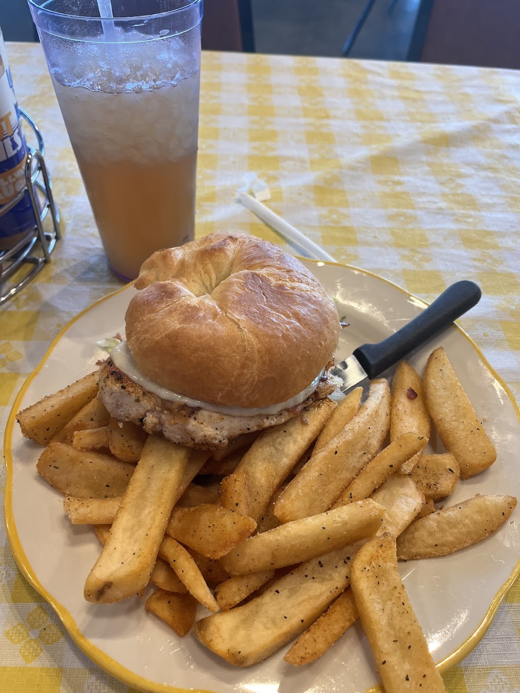 Hot Tails | restaurant | 17097 Airline Hwy Suite 211, Prairieville, LA 70769, USA | 2258772729 OR +1 225-877-2729