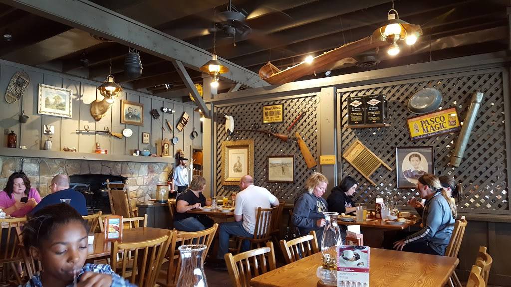 Cracker Barrel Old Country Store | restaurant | 300 Jason Way Ct, Davenport, IA 52806, USA | 5633864847 OR +1 563-386-4847