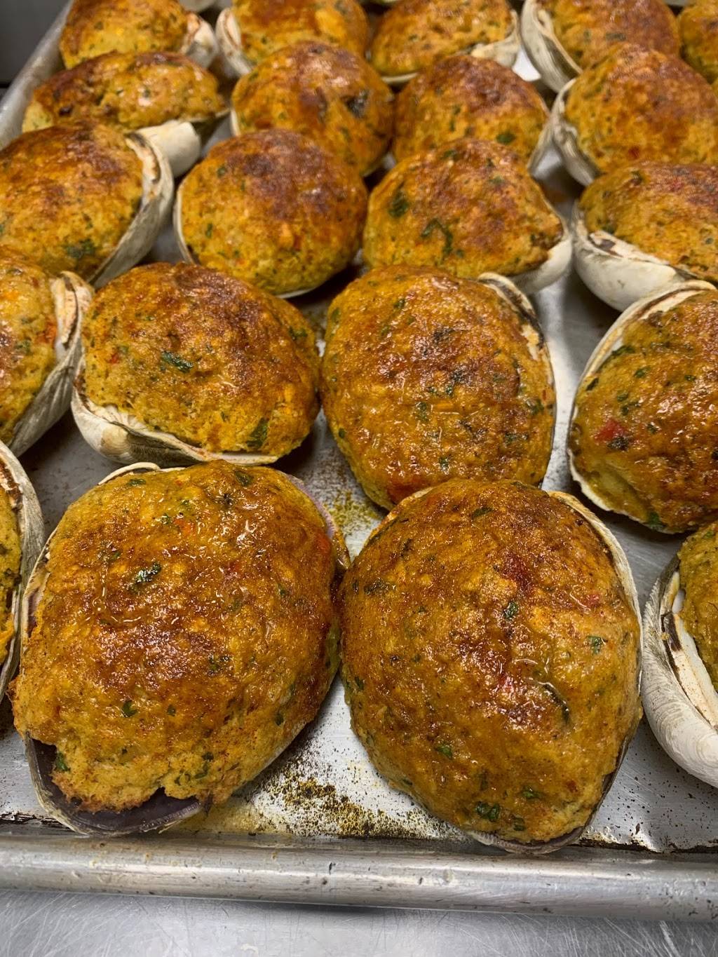 Eclectic Clam | restaurant | 14 Cedar St #105, Amesbury, MA 01913, USA | 9782388283 OR +1 978-238-8283