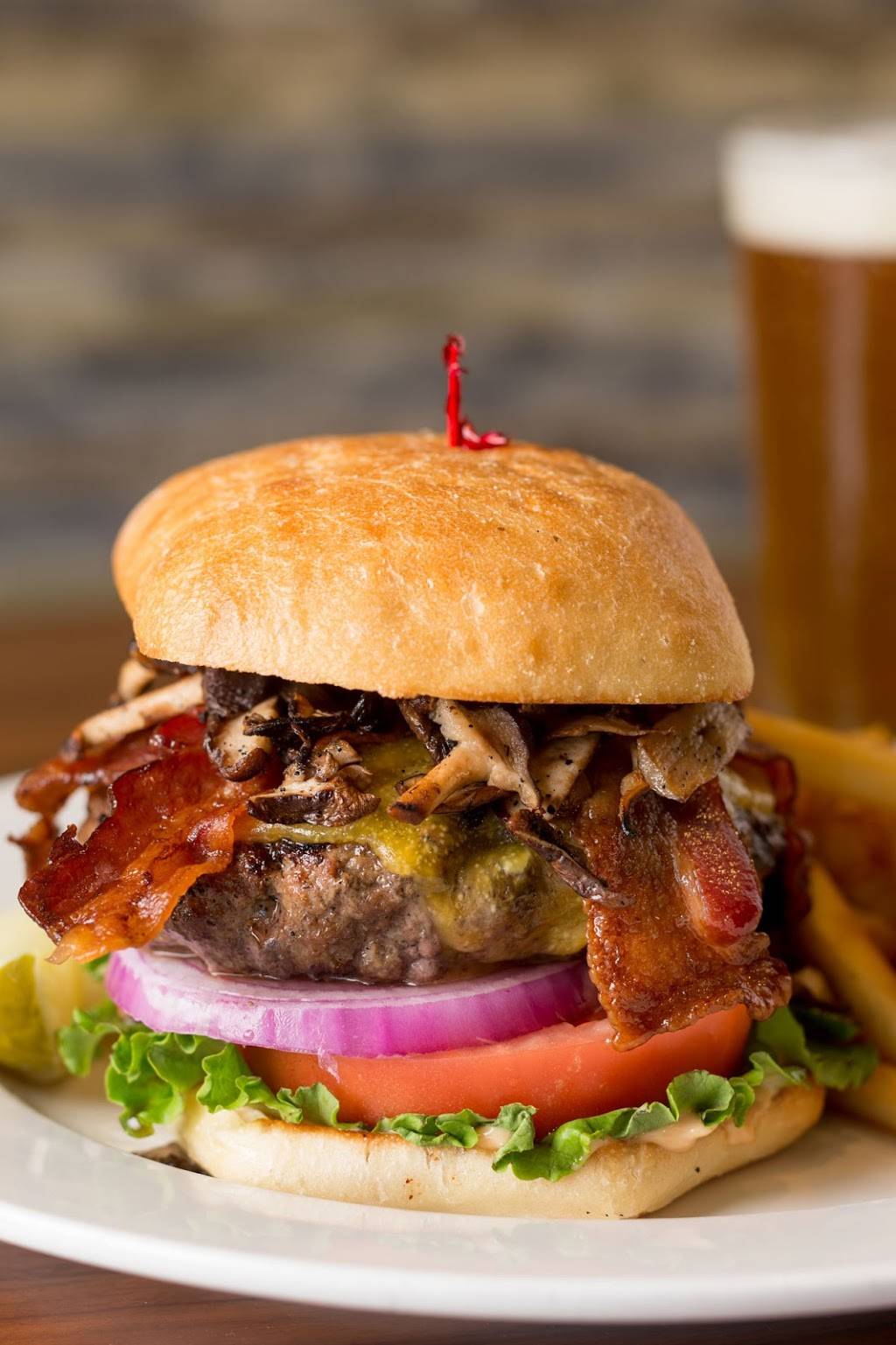 Lakeside Bar and Grill | restaurant | 6233 NE 78th Ct #2848, Portland, OR 97218, USA | 5034086647 OR +1 503-408-6647