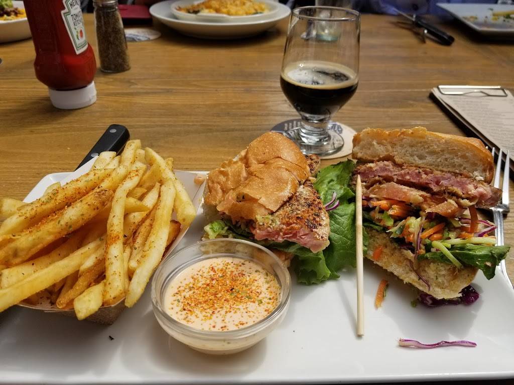 Karl Strauss Brewing Company | restaurant | 9675 Scranton Rd, San Diego, CA 92121, USA | 8585872739 OR +1 858-587-2739