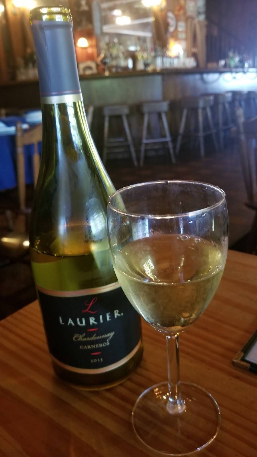 Stormys Spirits & Supper | restaurant | 6650 Bloomfield Rd, Petaluma, CA 94952, USA | 7077950127 OR +1 707-795-0127