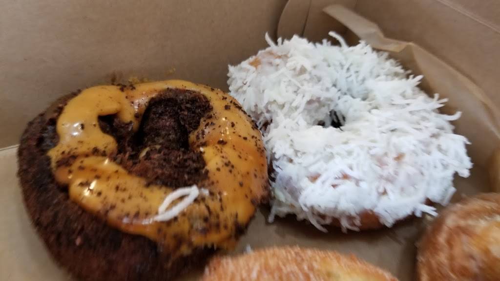 HenDough Chicken & Donuts | restaurant | 532 Kanuga Rd, Hendersonville, NC 28739, USA | 8285952885 OR +1 828-595-2885