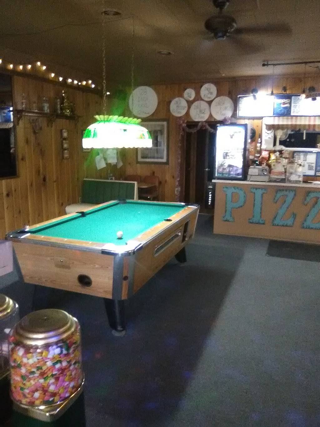 No Limits Pizza & Pool | restaurant | 111 E Main St, Rose City, MI 48654, USA | 9896858500 OR +1 989-685-8500
