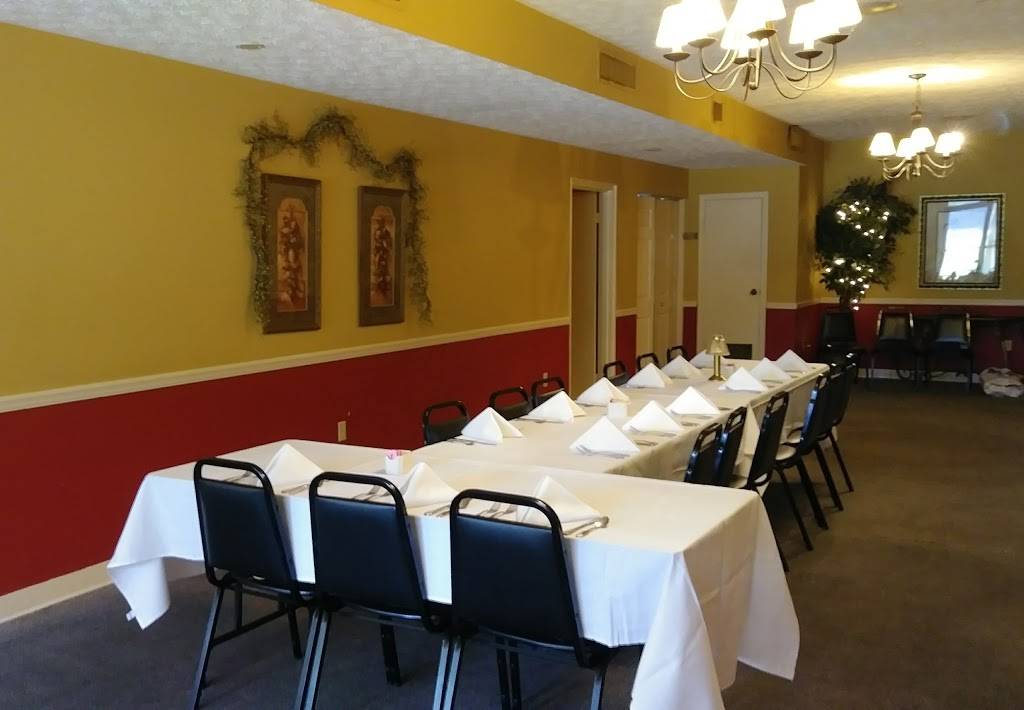 Four Oaks Restaurant & Lounge | restaurant | 1633 Seymour Dr, South Boston, VA 24592, USA | 4345722066 OR +1 434-572-2066