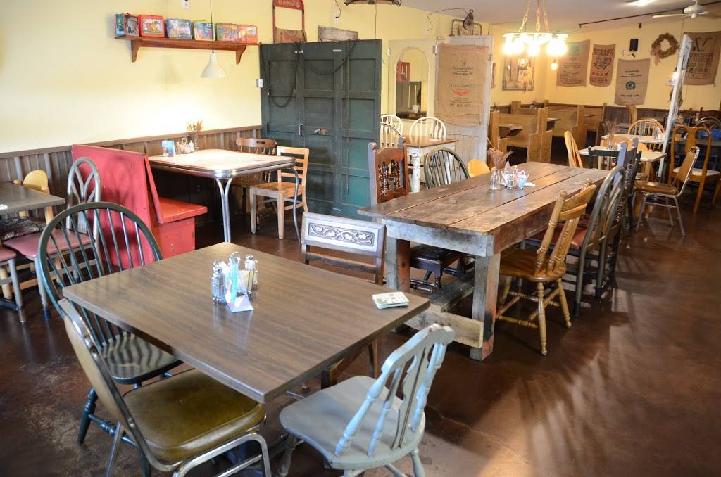 Fifis Lunch Box | restaurant | 2918 Wabash Ave, Terre Haute, IN 47803, USA | 8124601670 OR +1 812-460-1670