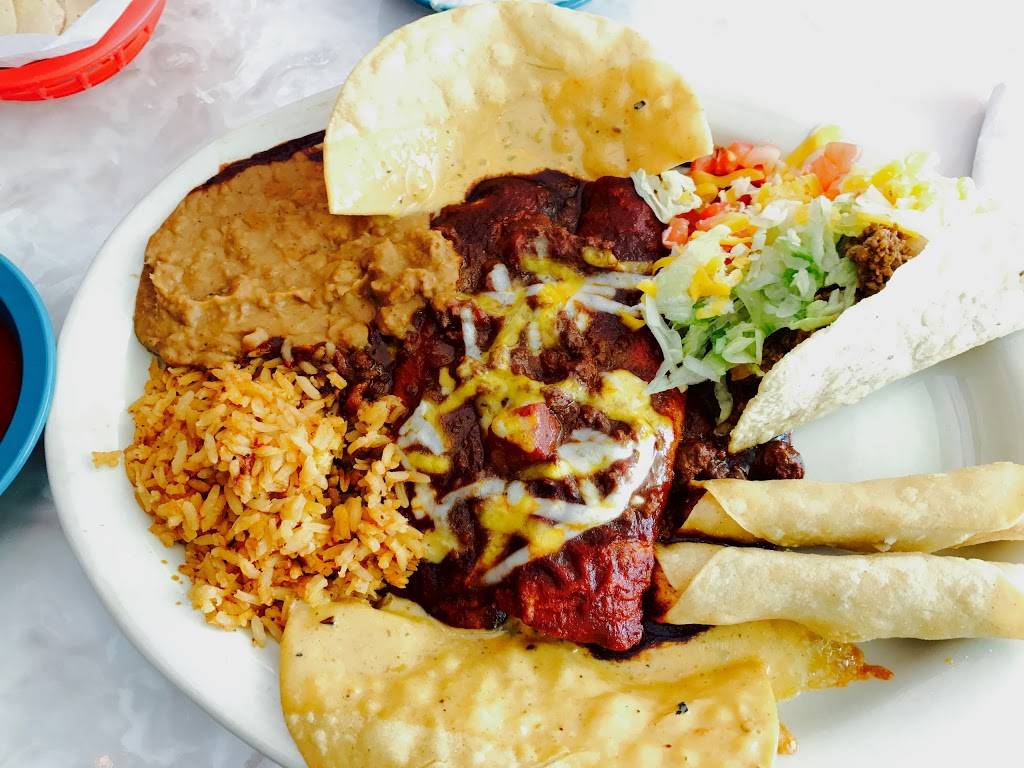 Chuys | restaurant | 2320 N Interstate Hwy 35, Round Rock, TX 78681, USA | 5122552211 OR +1 512-255-2211