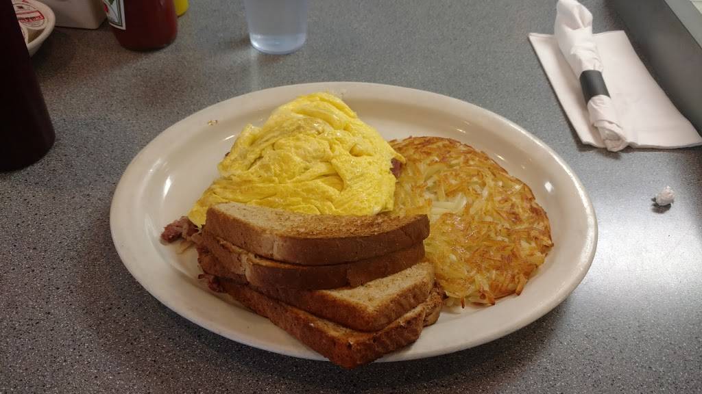 Benjis Deli | restaurant | 8683 N Port Washington Rd, Milwaukee, WI 53217, USA | 4142285130 OR +1 414-228-5130