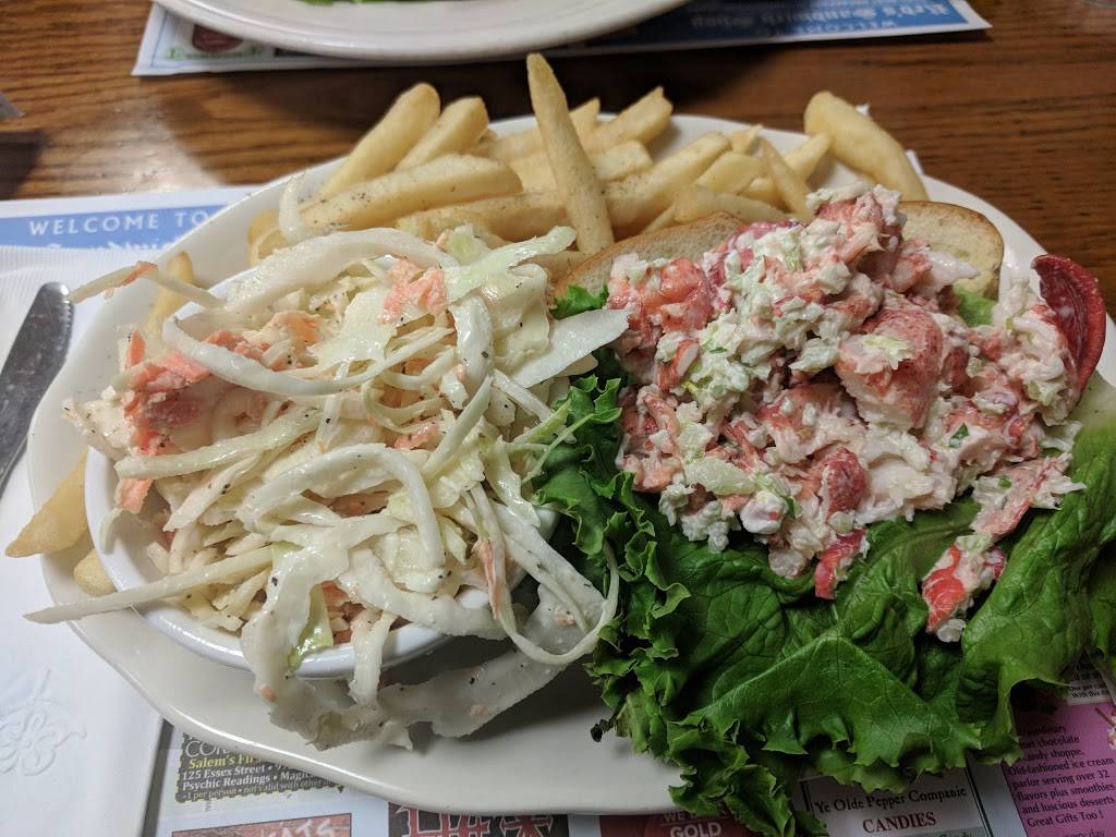 Reds Sandwich Shop | restaurant | 15 Central St, Salem, MA 01970, USA | 9787453527 OR +1 978-745-3527