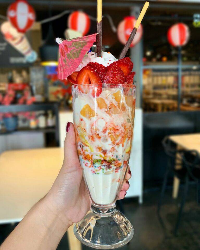 Tokyo Hamburg | restaurant | 600 S New Hampshire Ave, Los Angeles, CA 90005, USA | 2132632668 OR +1 213-263-2668