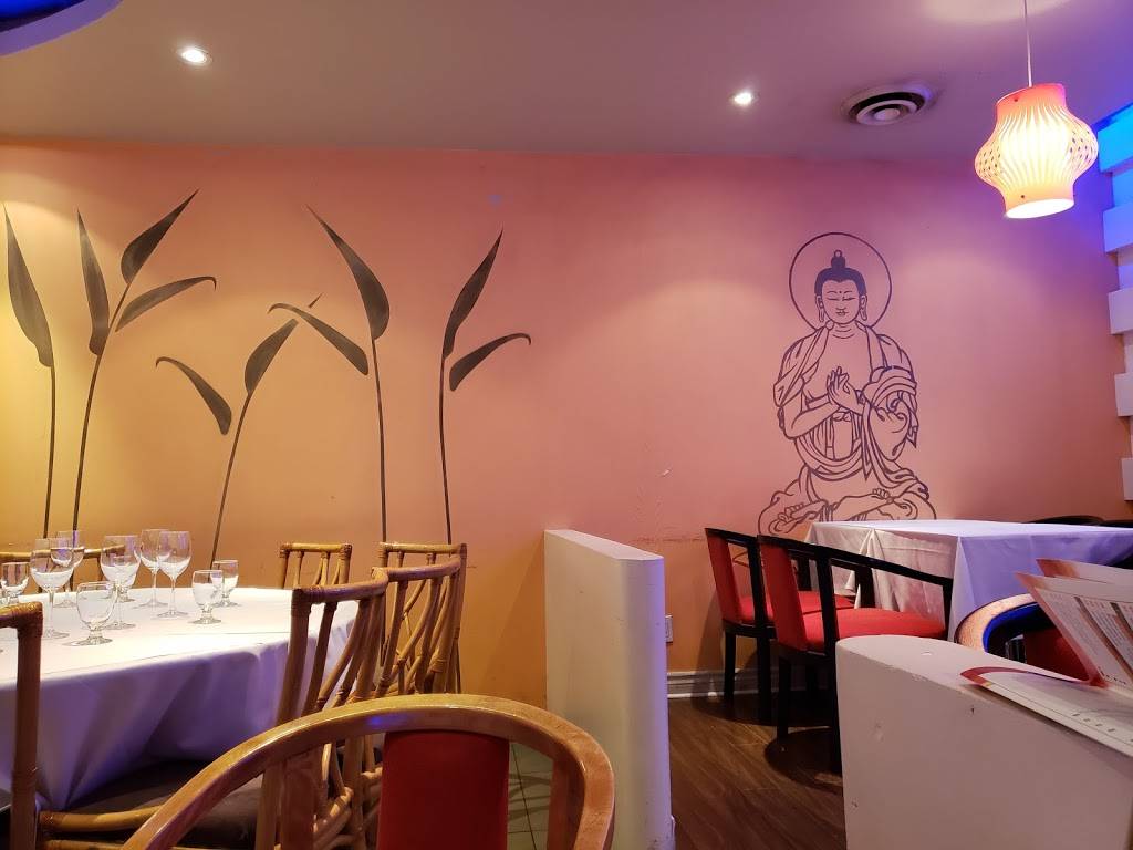 Bistro Sawadika | restaurant | 1800 Boulevard de la Côte-Vertu, Saint-Laurent, QC H4L 2A6, Canada | 5143391188 OR +1 514-339-1188