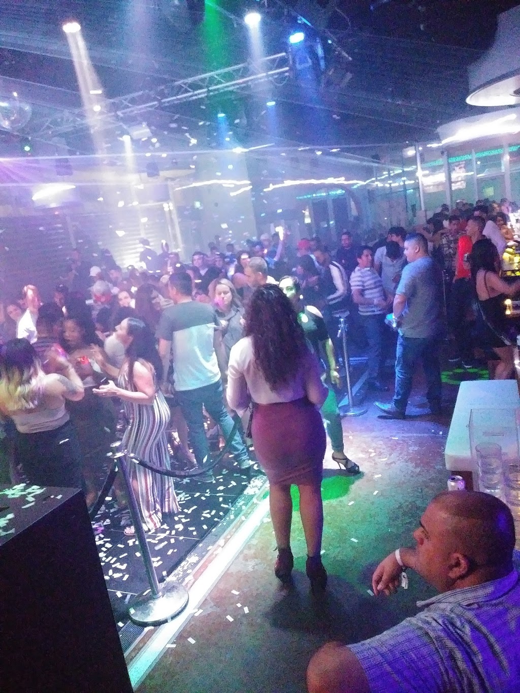 Trio Lounge | restaurant | 909 E Burnside St, Portland, OR 97214, USA | 5032345003 OR +1 503-234-5003