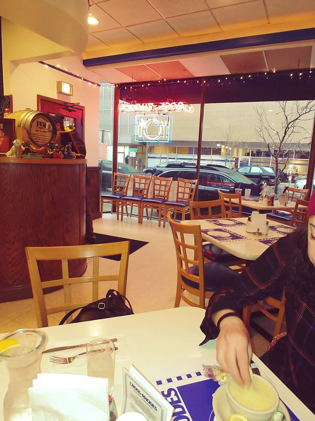 Cross-Rhodes Restaurant | restaurant | 913 Chicago Ave, Evanston, IL 60202, USA | 8474754475 OR +1 847-475-4475