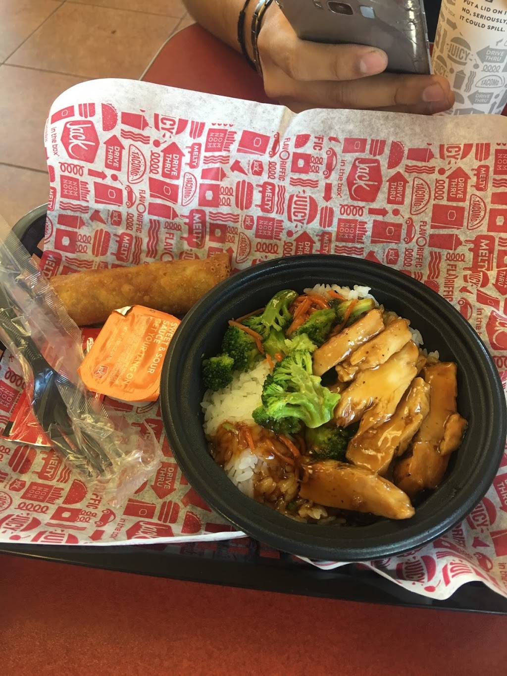 Jack in the Box | restaurant | 383 W Mariposa Rd, Nogales, AZ 85621, USA | 5203772974 OR +1 520-377-2974