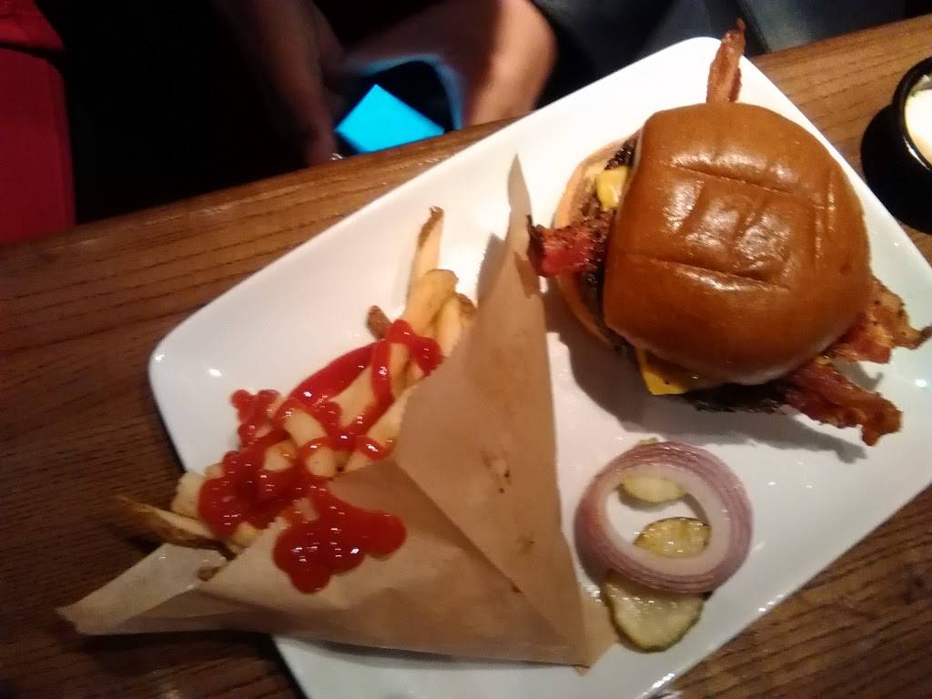 TGI Fridays | restaurant | 6460 Capitol Dr, Greenbelt, MD 20770, USA | 3013452503 OR +1 301-345-2503