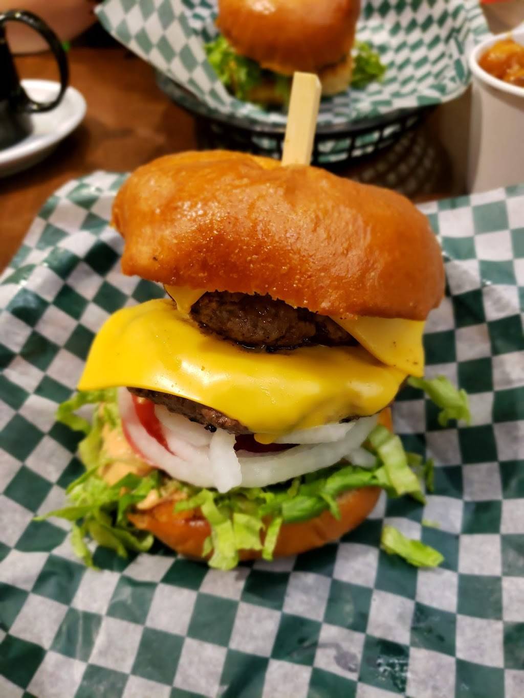 Wahlburgers | restaurant | 6301 Silver Dart Dr, Mississauga, ON L5P 1B2, Canada | 4167762576 OR +1 416-776-2576