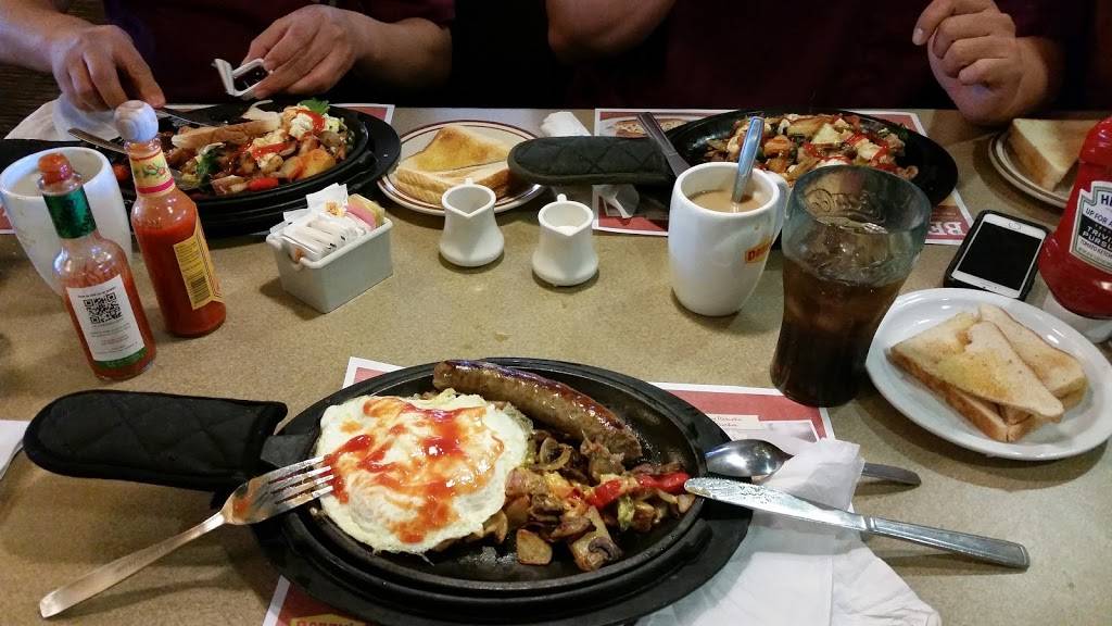 Dennys | restaurant | 363 S Schmale Rd, Carol Stream, IL 60188, USA | 6306538996 OR +1 630-653-8996