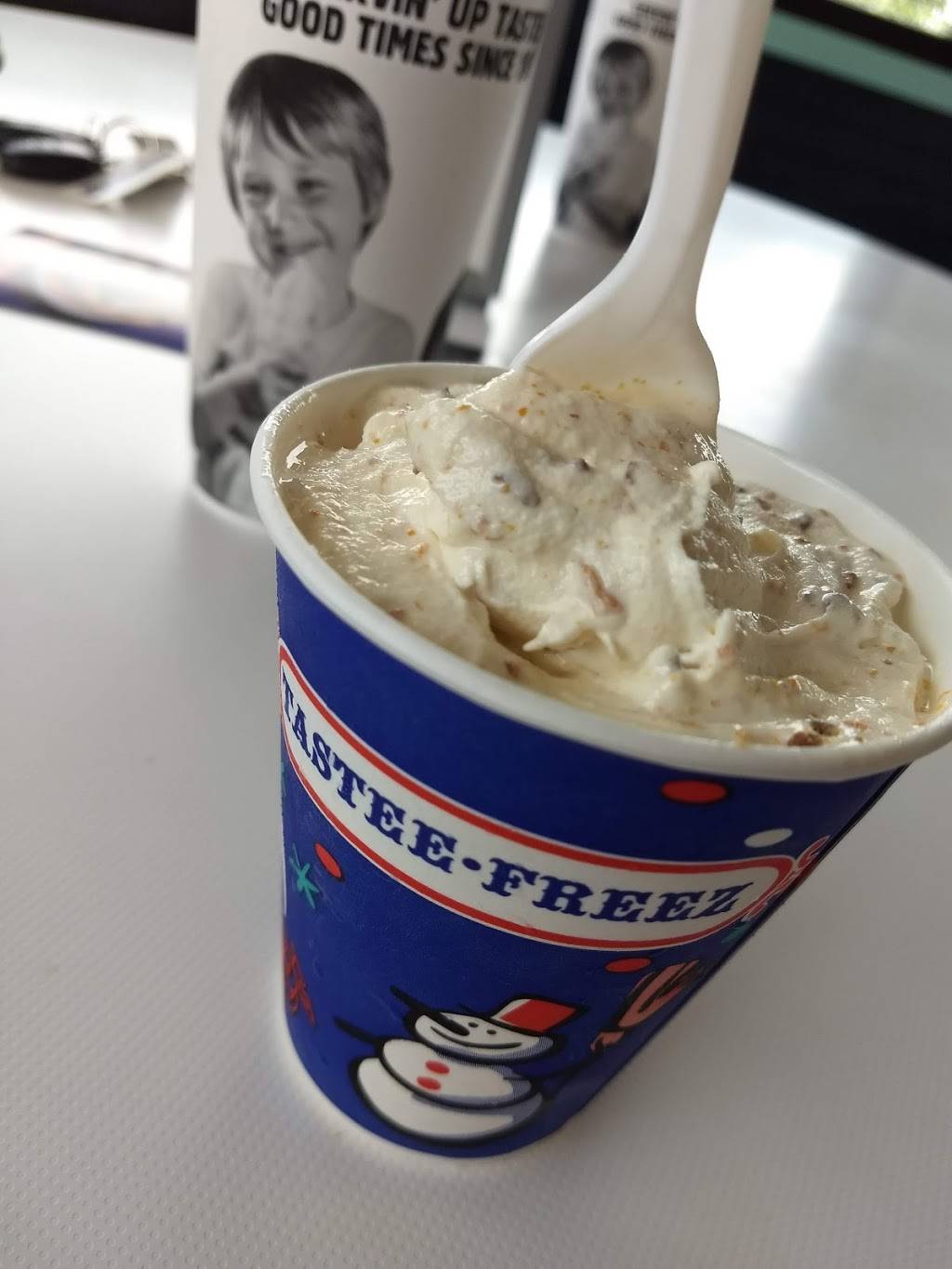 Tastee Freez | restaurant | 805 W 3rd St, Mt Carmel, IL 62863, USA | 6182624226 OR +1 618-262-4226
