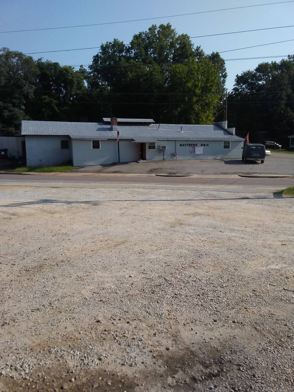 Matthews Oak & Hickory BBQ | restaurant | 212 S Rudolph St, Saluda, SC 29138, United States | 8644452028 OR +1 864-445-2028