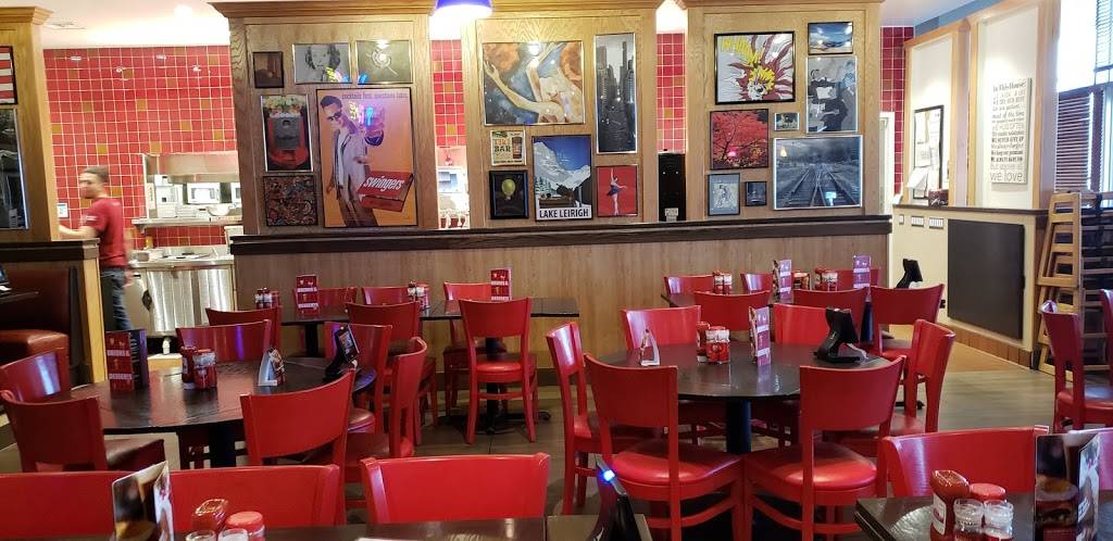 Red Robin Gourmet Burgers and Brews | restaurant | 2220 Bergen Town Center, Paramus, NJ 07652, USA | 2018430807 OR +1 201-843-0807