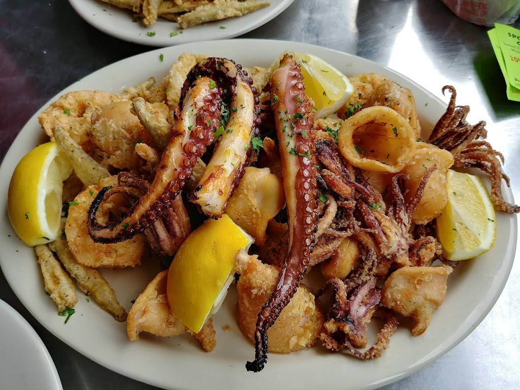 Yiannis Greek Cuisine | restaurant | 514 Dodecanese Blvd, Tarpon Springs, FL 34689, USA | 7279347335 OR +1 727-934-7335