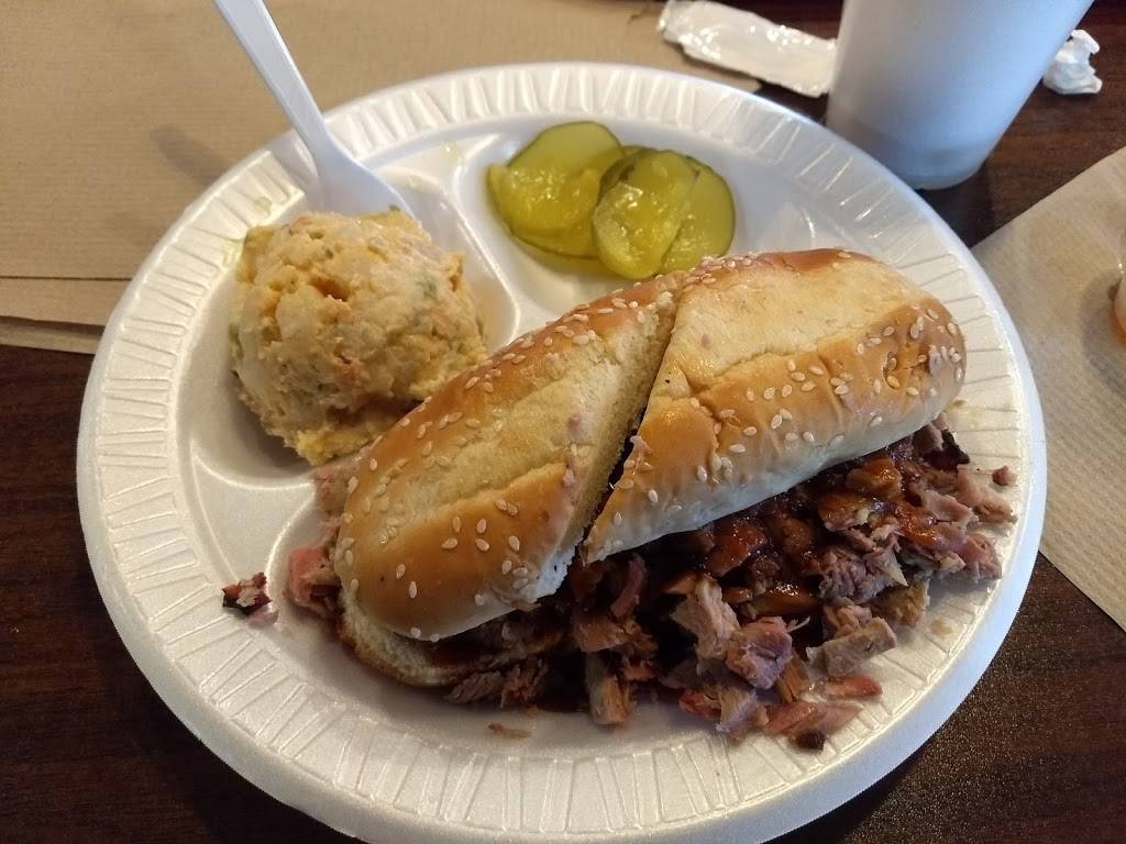 Old Smokehouse | restaurant | 5145 Fredericksburg Rd, San Antonio, TX 78229, USA | 2103405039 OR +1 210-340-5039