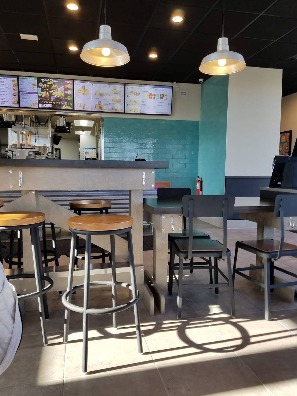 Taco Bell | meal takeaway | 4249 Interpark Dr, Auburn Hills, MI 48326, USA | 2488383117 OR +1 248-838-3117