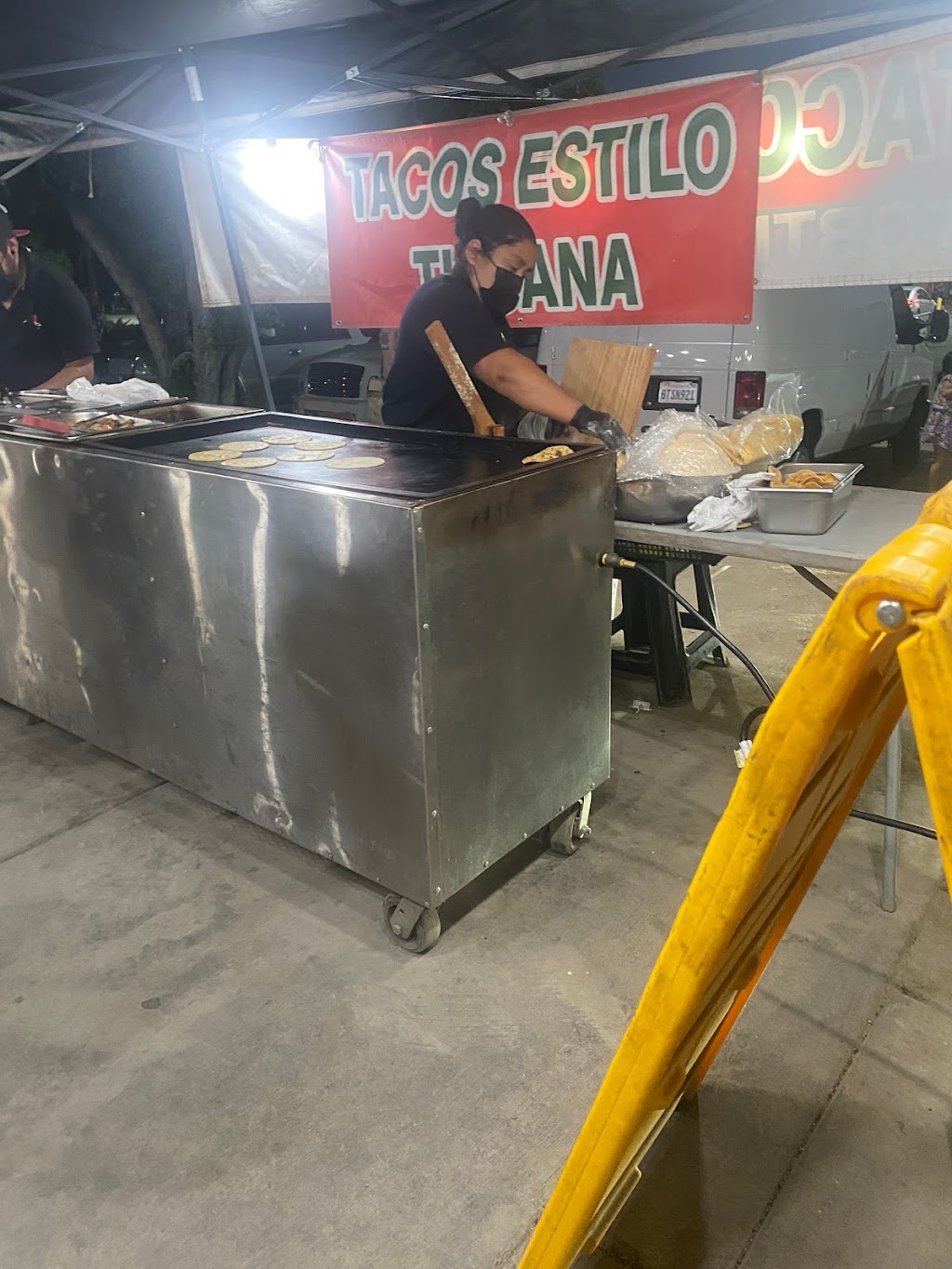 Chabelitas Tacos | restaurant | 2001 S Garey Ave, Pomona, CA 91766, USA | 2132949729 OR +1 213-294-9729