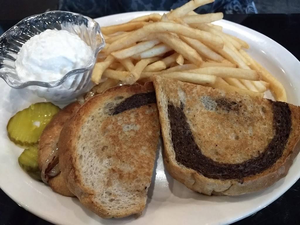 The Village Grille | restaurant | 801 Hoffman Rd, Green Bay, WI 54301, USA | 9203369901 OR +1 920-336-9901