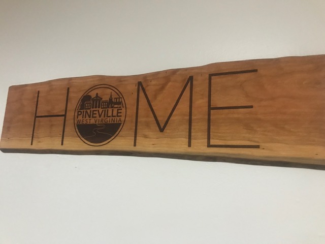 Travelers Roadhouse | restaurant | 492 Pinnacle Ave, Pineville, WV 24874, United States | 3042020266 OR +1 304-202-0266