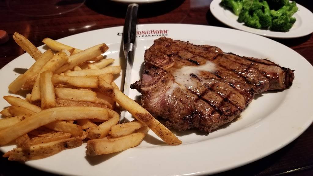LongHorn Steakhouse | meal takeaway | 5088 28th St SE, Grand Rapids, MI 49512, USA | 6169408180 OR +1 616-940-8180