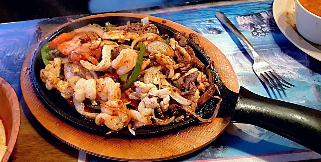 Taqueria El Charro Tapatio | restaurant | 311 E Hopkins St, San Marcos, TX 78666, USA | 5123922888 OR +1 512-392-2888