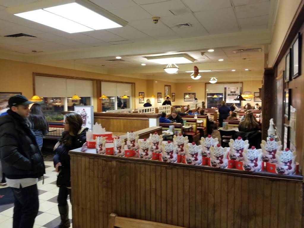 Friendlys | restaurant | 201 Hallock Rd, Stony Brook, NY 11790, USA | 6317513150 OR +1 631-751-3150