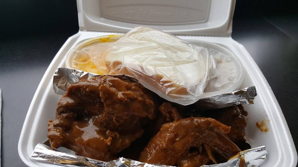 Ninos Southern Sides | restaurant | 4475 N Oakland Ave, Milwaukee, WI 53211, USA | 4149643663 OR +1 414-964-3663