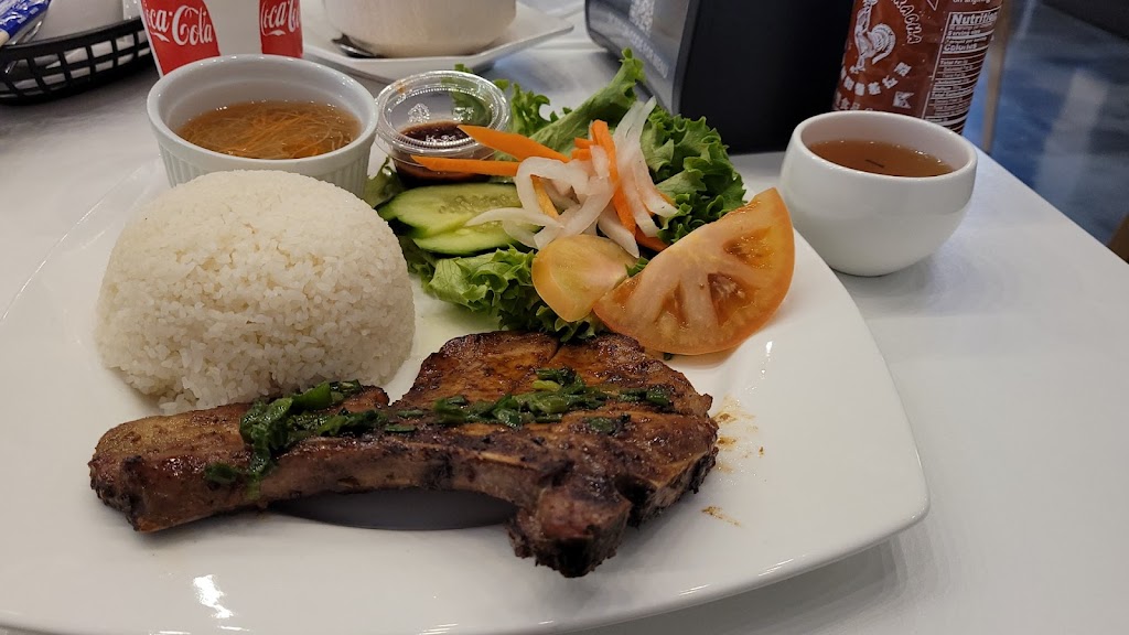 Pho Gia Lynh | restaurant | 5808 Spring Mountain Rd Suite 111, Las Vegas, NV 89146, USA | 7023311230 OR +1 702-331-1230