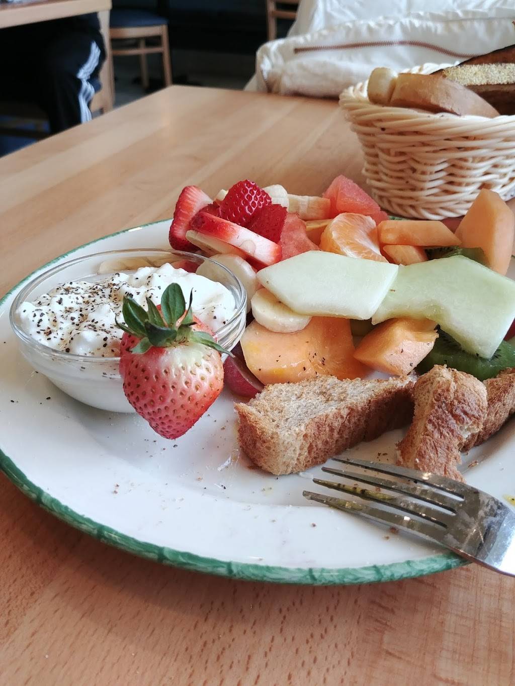 Cora | restaurant | 1 Rue Gamelin, Gatineau, QC J8Y 1V4, Canada | 8197713561 OR +1 819-771-3561