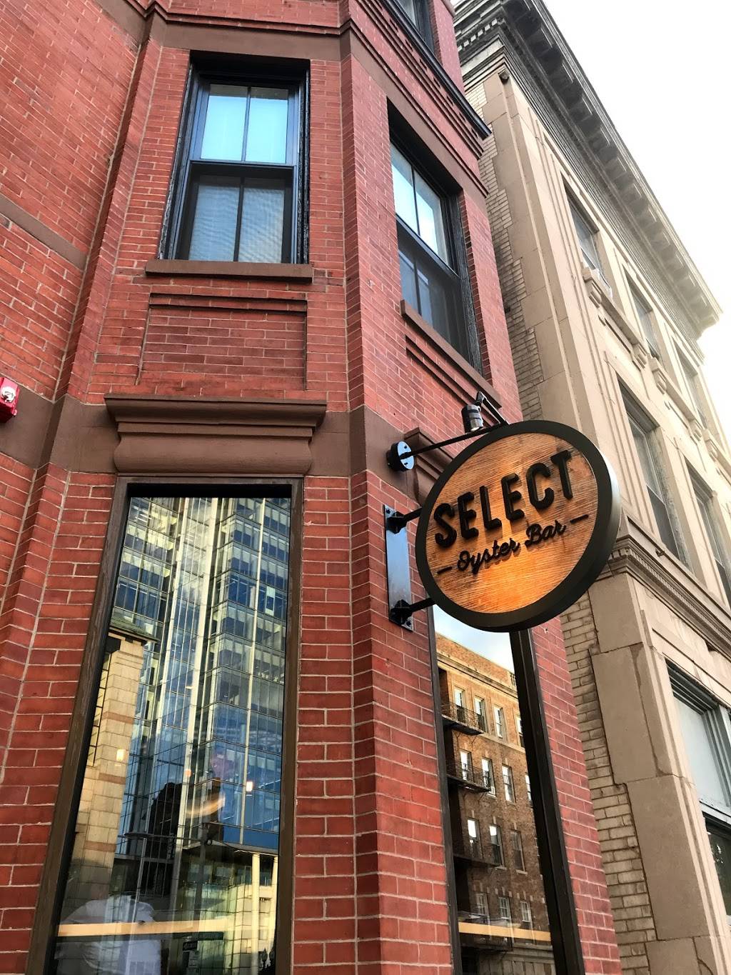 Select Oyster Bar | restaurant | 50 Gloucester St, Boston, MA 02115, USA | 8572398064 OR +1 857-239-8064