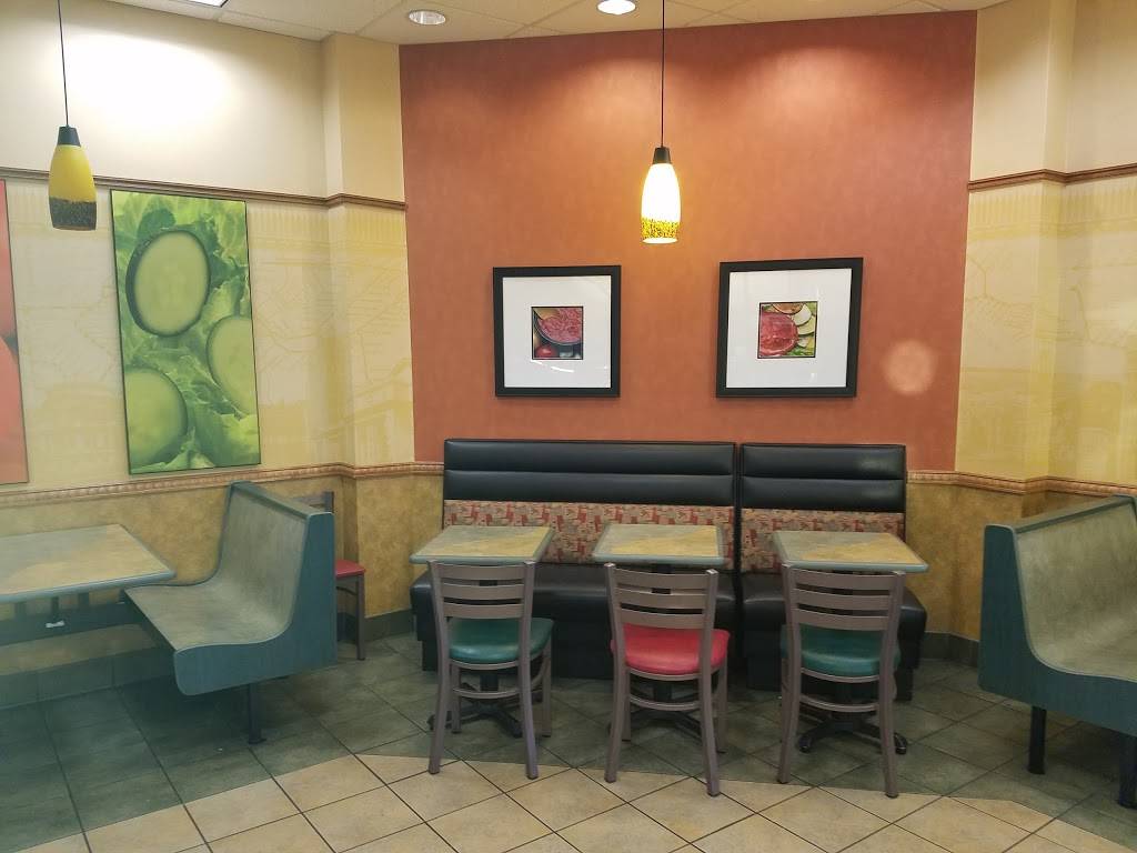 Subway | restaurant | 25725A SW Gwen Dr, Wilsonville, OR 97070, USA | 5035828140 OR +1 503-582-8140