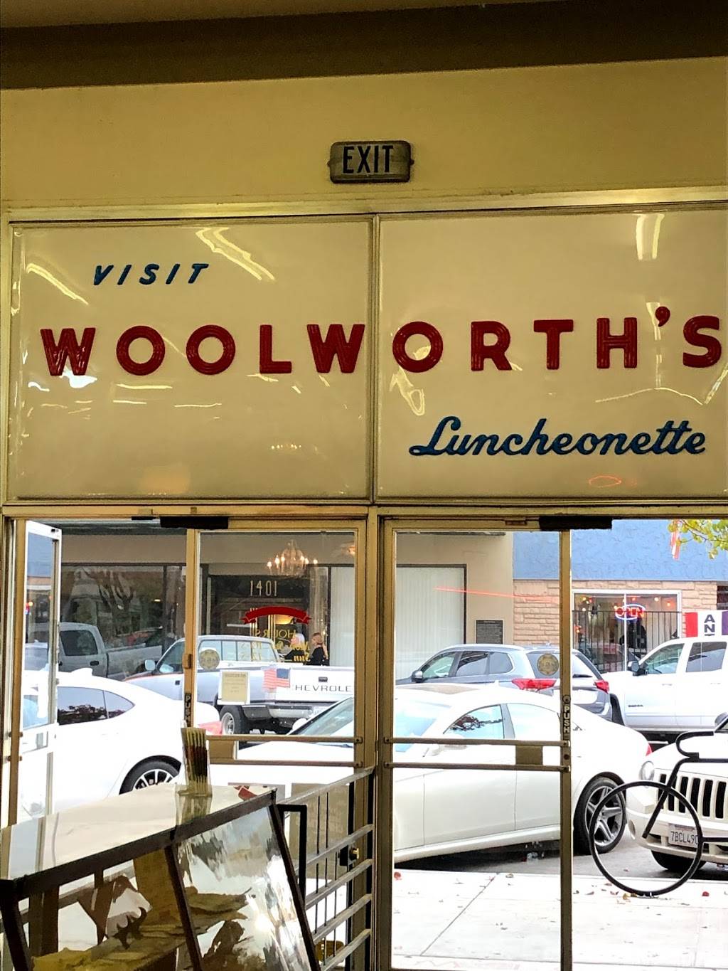 Woolworth Diner | restaurant | 1400 19th St, Bakersfield, CA 93301, USA | 6613210061 OR +1 661-321-0061