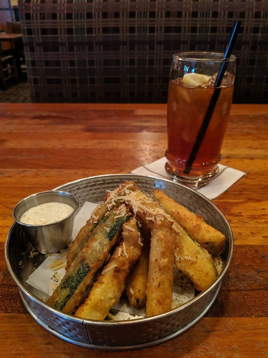 Claim Jumper Restaurants | restaurant | 601 N Green Valley Pkwy, Henderson, NV 89074, USA | 7029330880 OR +1 702-933-0880