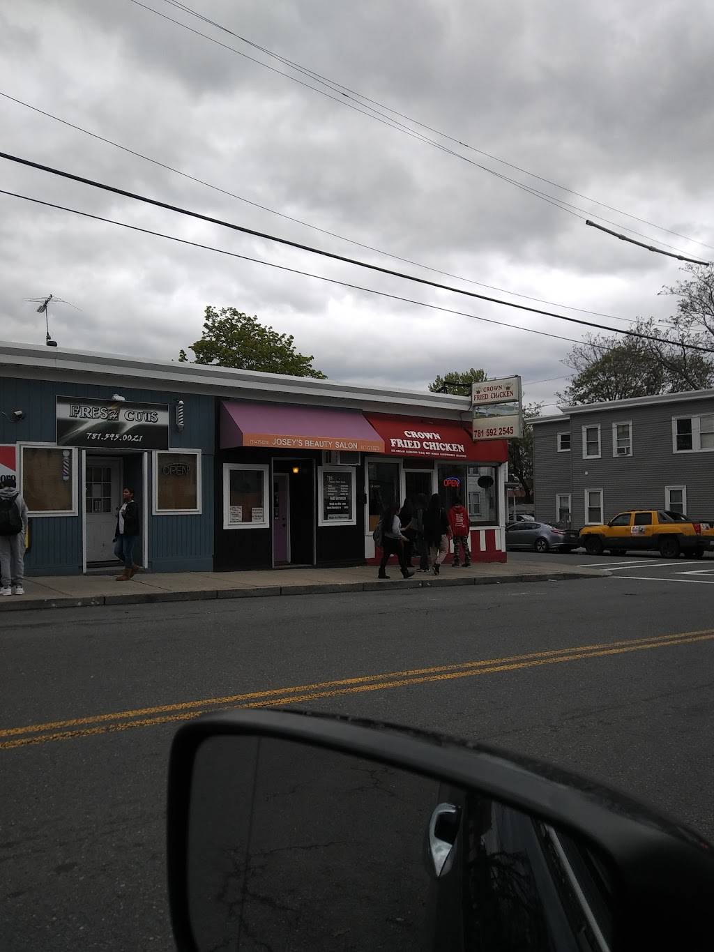 Crown Fried Chicken | restaurant | 256 Chatham St, Lynn, MA 01902, USA | 7815922545 OR +1 781-592-2545