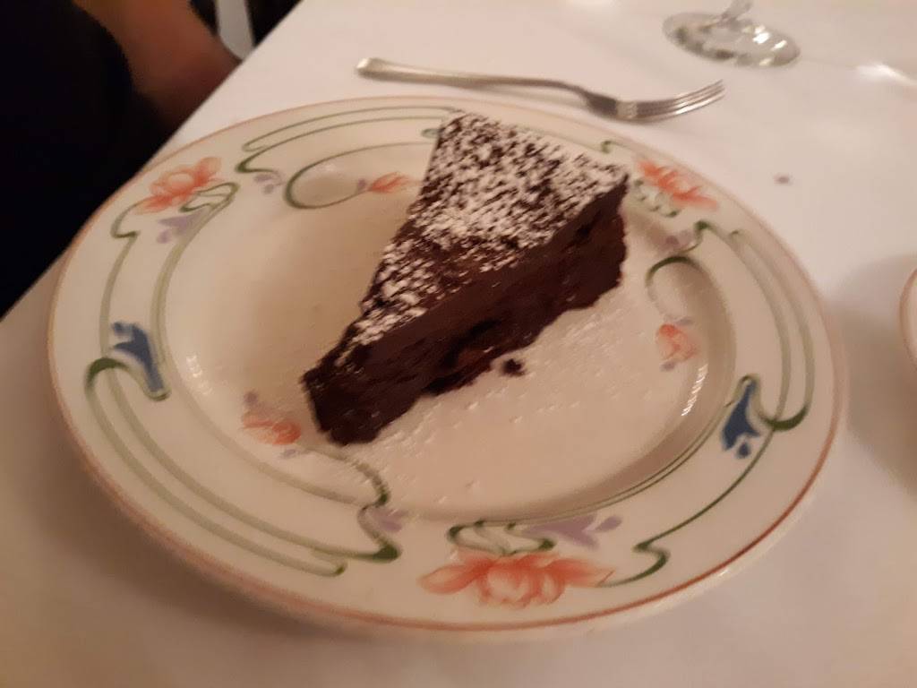 Bennys | restaurant | 199 Post Ave, Westbury, NY 11590, USA | 5169978111 OR +1 516-997-8111