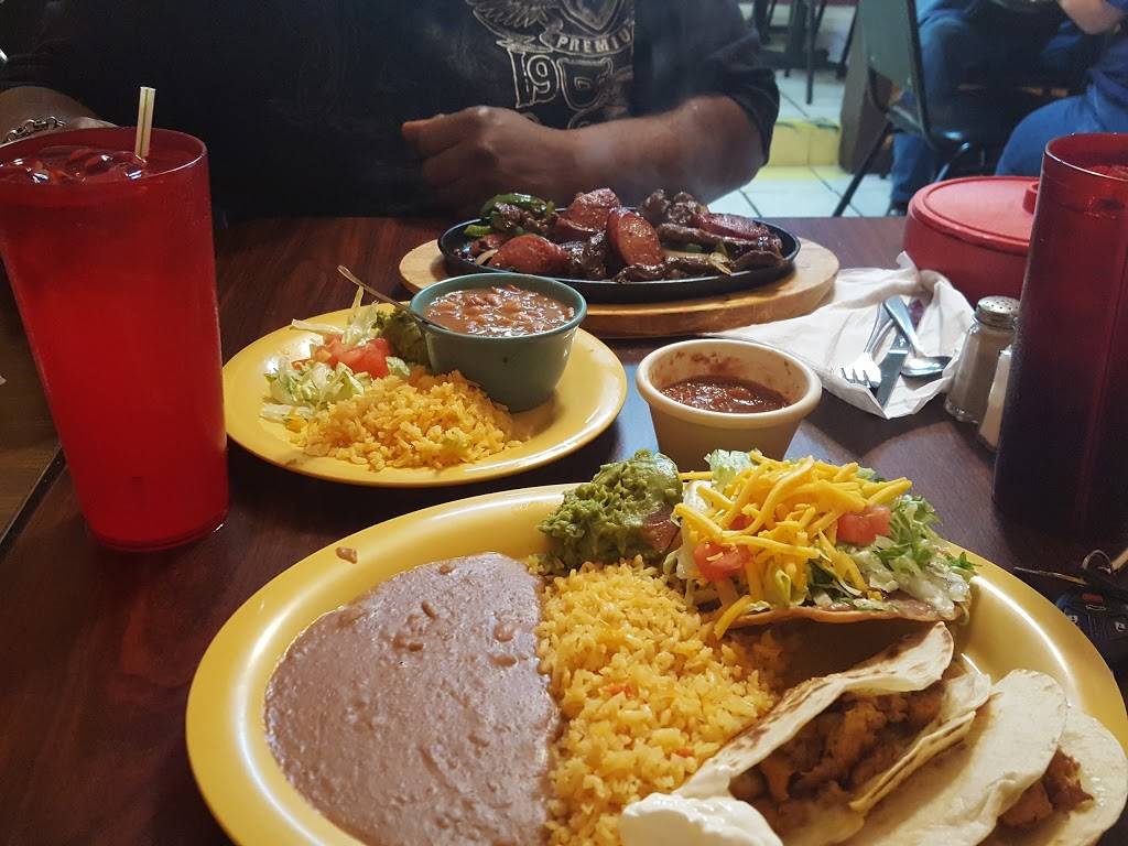 La Herradura | restaurant | 600 W Burleson St, Wharton, TX 77488, USA | 9795321727 OR +1 979-532-1727