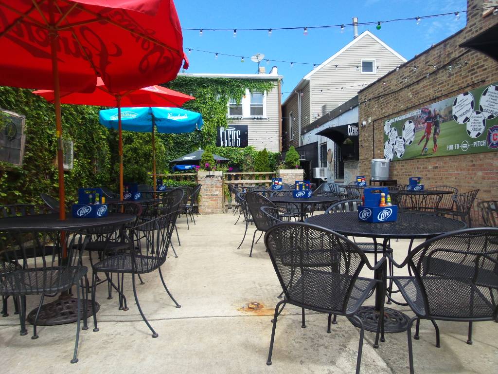 Cleos Bar And Grill | restaurant | 1935 W Chicago Ave, Chicago, IL 60622, USA | 3122435600 OR +1 312-243-5600