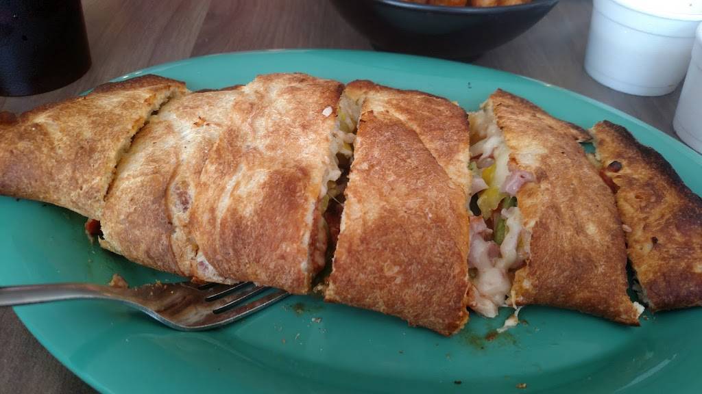 Giovannis Pizza | restaurant | 2003 2nd St, Richlands, VA 24641, USA | 2769630166 OR +1 276-963-0166